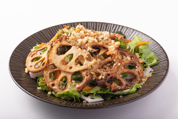 蓮根サラダ　(くるみ　素揚げ蓮根　人参　ブロッコリー　茹で蓮根　サニーレタス　アマニロースト)