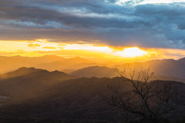 日本　京都府宮津市にある成相山パノラマ展望台から見える与謝野町と夕焼け空