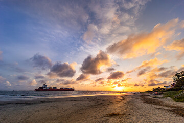 Naklejka premium sunset on the beach on Sullivan's Island, SC 
