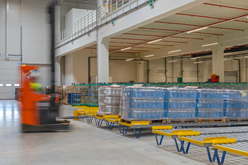 Forklift Motion Gravity Conveyor Warehouse