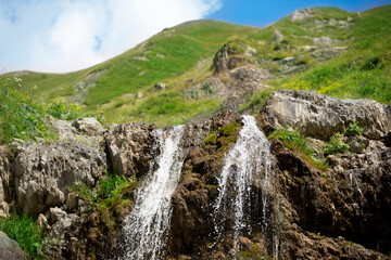 Fototapeta na wymiar Beautiful waterfall on the mountain with blue sky Waterfall in tropical highlands.
