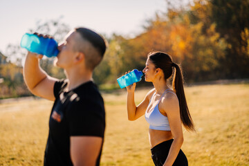 Fit sports couple drinkin water