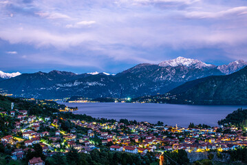 Panorama on the upper lake of Como, with the villages of Gera Lario, Domaso, and the mountains that overlook them.
