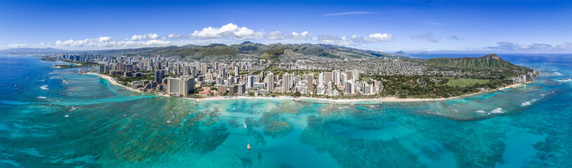 Honolulu city with blue sky and clouds - obrazy, fototapety, plakaty