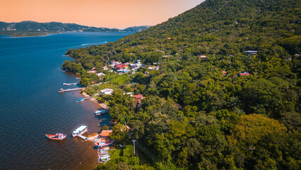 Costa Lagoa da Conceição Floripa Comunidade Açoriana Florianópolis Lago Paisagem Natureza Água Cidade Canto Aérea Drone Trilha Engenho Cachoeira Santa Catarina Brazil Turismo Turístico Viajar Viagem © Pedro