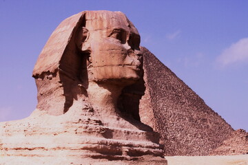 Sphynx et pyramide de gizeh en Egypte