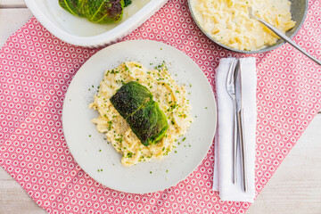 Wirsing Roulade mit Spätzle angerichtet 