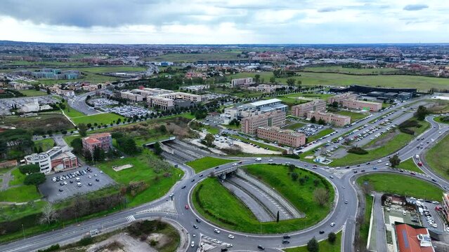 Il quartiere di Tor Vergata a Roma, Italia.
Vista aerea della moderna viabilit&agrave; e degli edifici universitari.