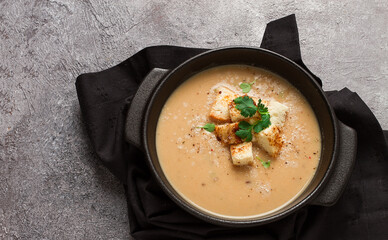cream soup, mashed soup, beige, mushroom, onion, cauliflower, vegetarian soup,