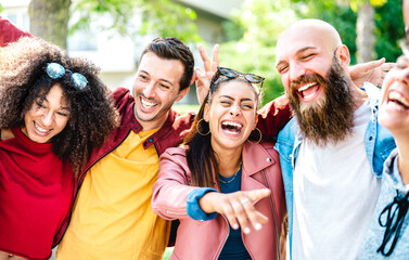 Trendy friends walking together out side on genuine life style concept - Happy guys and girls having fun cheering around city park streets - University students on travel vacation - Bright filter