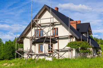 Traditional house under construction - 582274386