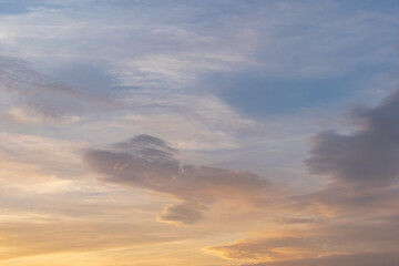 Obraz premium 逃げる夕焼け雲
