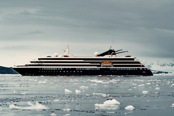 Luxury Cruise Shit In Antarctica 14