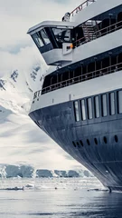 Zelfklevend Fotobehang Luxury Cruise Shit In Antarctica 1 © David