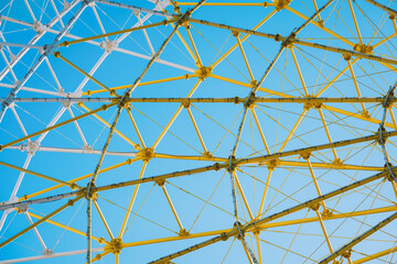 Obraz premium Iron Structure Of The Ferris Wheel
