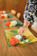 Obraz na płótnie Canvas Tropical flower arrangement workshop class