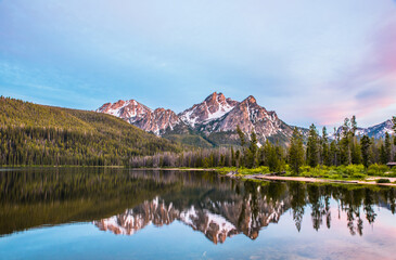 Stanley Lake in the beautiful Idaho - obrazy, fototapety, plakaty