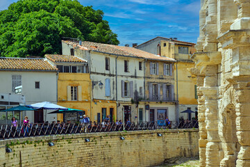 Balade estivale dans la ville d'Arles