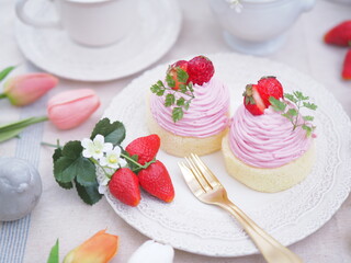 ナチュラルインテリア 春スイーツ イチゴモンブラン