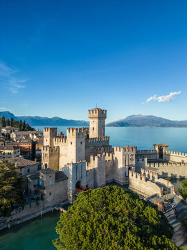 Sirmione, lago di garda, castello, primavera