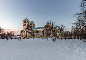 verschneiter Dom in Münster