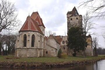 Fototapeta premium Schlossruine Pottendorf Österreich, 07.03.2023