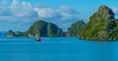 Fototapeta na wymiar Rock formations with the landscape and boats view in Ha Long Bay, Vietnam