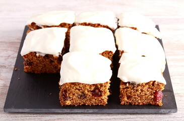 cranberry cake with cream cheese topping