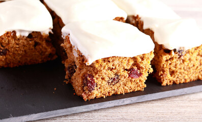 cranberry cake with cream cheese topping