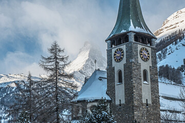 Kirchturm von Zermatt mit Matterhorn, Zermatt, Schweiz