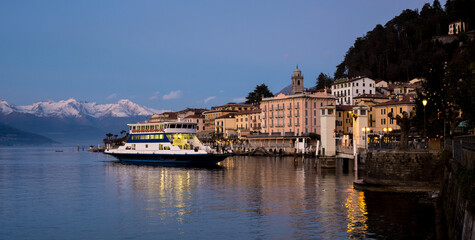 Obraz premium Bellagio waterfront at dusk