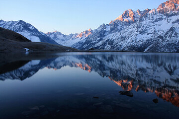 Obraz premium The beautiful Pontet Lake in the french Alps with view on La Meije mountain