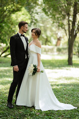 Naklejka premium the first meeting of the bride and groom