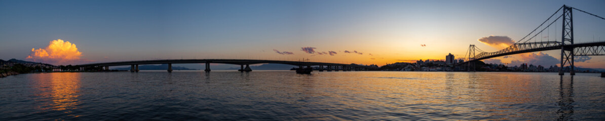 Fototapeta na wymiar panorama do pôr-do-sol e das pontes de Florianópolis Santa Catarina Brasil Florianopolis 