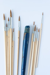 paint brush without bristles and set of small brushes