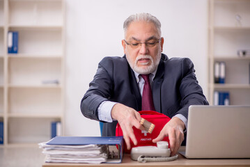 Old boss employee feeling bad at workplace