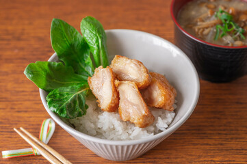鶏のからあげ丼