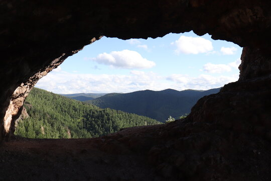 the cave is like the eye of sauron