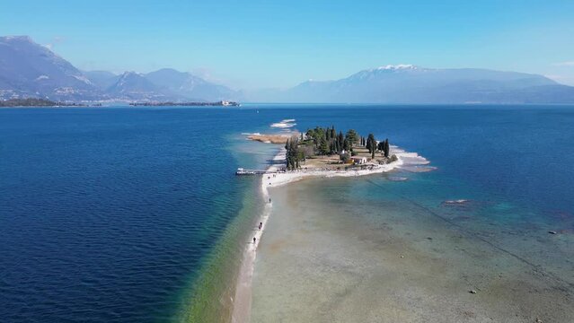 Isola dei conigli raggiungibile a piedi, mago di garda, marzo 2023