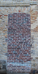 Porte murée, bâtiment en briques, Normandie, France