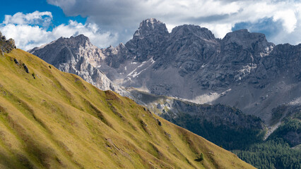 Bergpanorama in den Dolomiten (Italien)