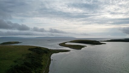 Vue aérienne panoramique en drone de la baie de Galway en Irlande