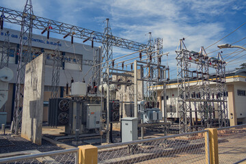 High voltage electric power plant current distribution substation