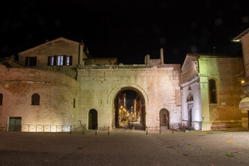 Arco d'Augusto e Chiesa di San Michele Fano di Notte
