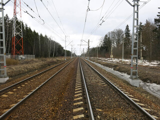 Obraz premium railway tracks at the provincial station in deep autumn