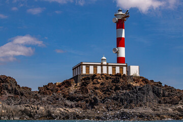 Fototapeta na wymiar Blick zum Leuchtturm am Punta de Rasca vom Atlantik aus