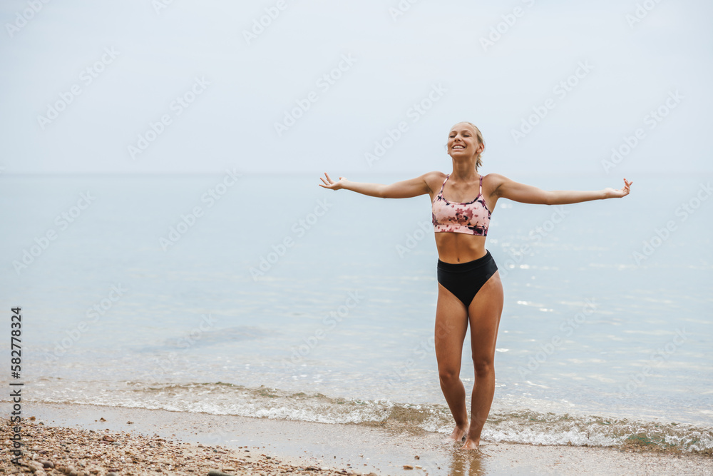 Canvas Prints Teenager Girl Enjoying A Summer Day At The Beach