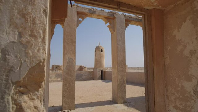 Al Jumail, Abandoned mosque with minaret at ruined ancient Arab fishing village, North Qatar.

