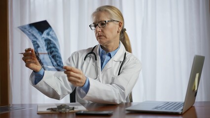 Doctor is shows X-ray images to patient on tablet pc computer. Concept of doctor discuss personal healthcare.
