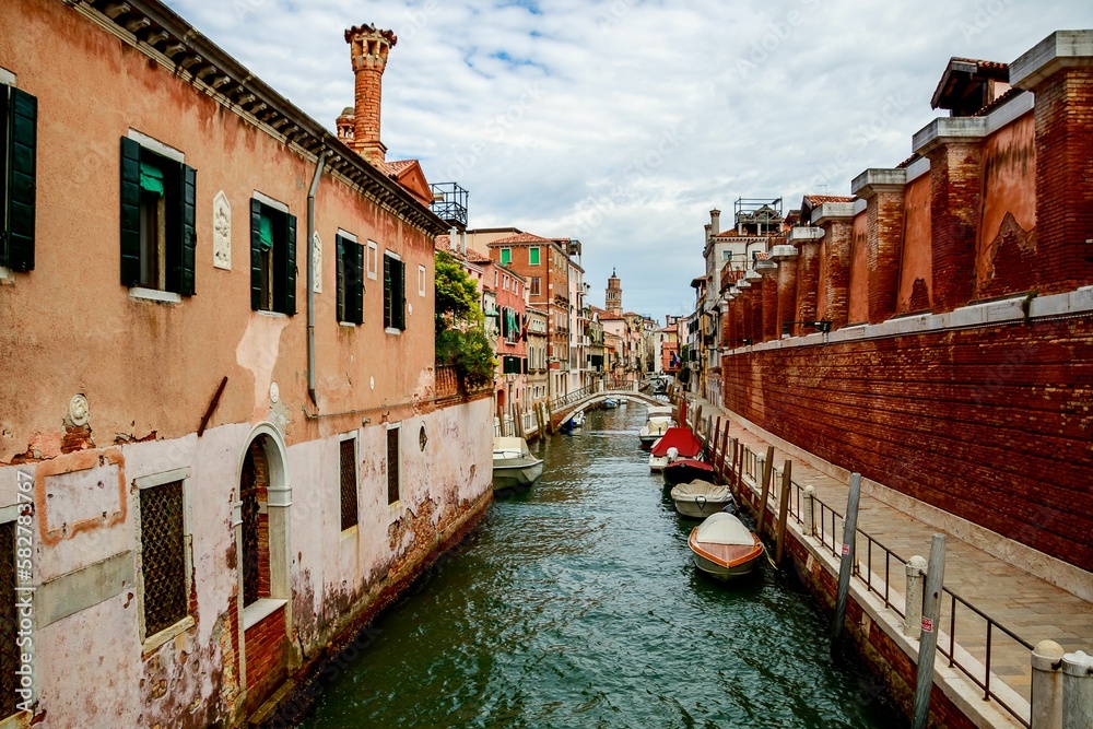 Wall mural beautiful shot of historic buildings on the banks of the canal in venice, italy